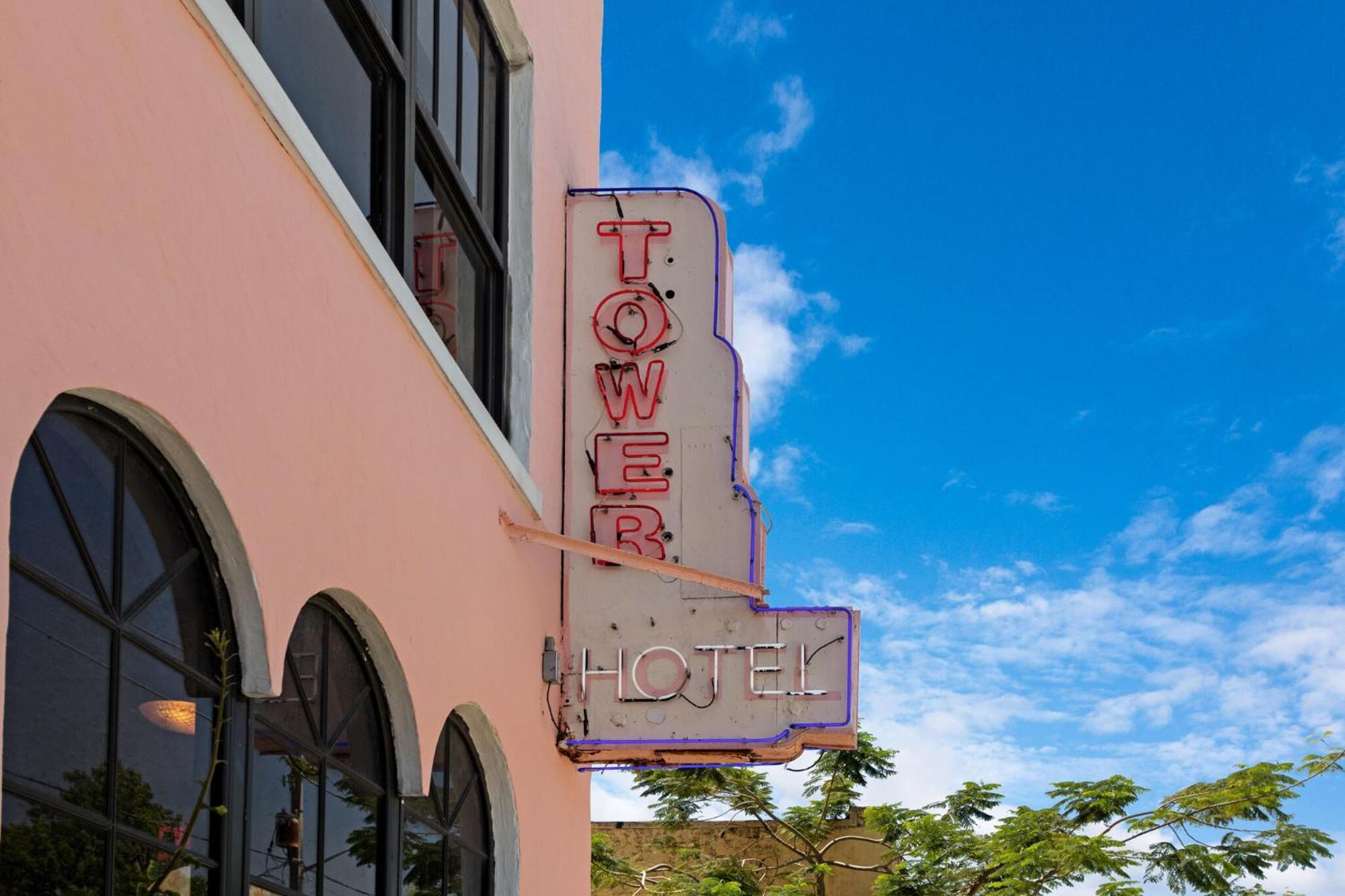 Roami At Tower Hotel - Calle Ocho マイアミ エクステリア 写真