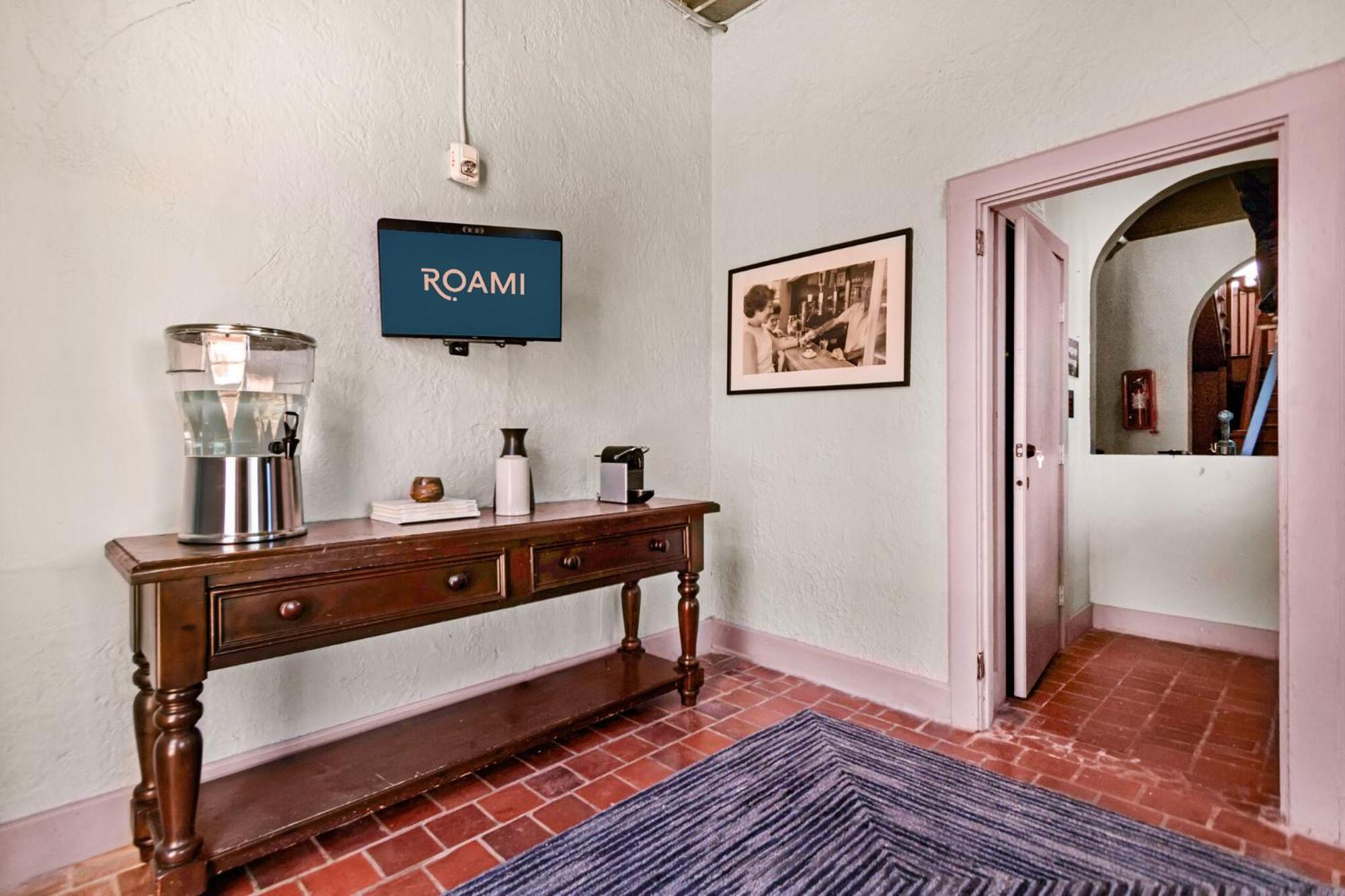 Roami At Tower Hotel - Calle Ocho マイアミ エクステリア 写真
