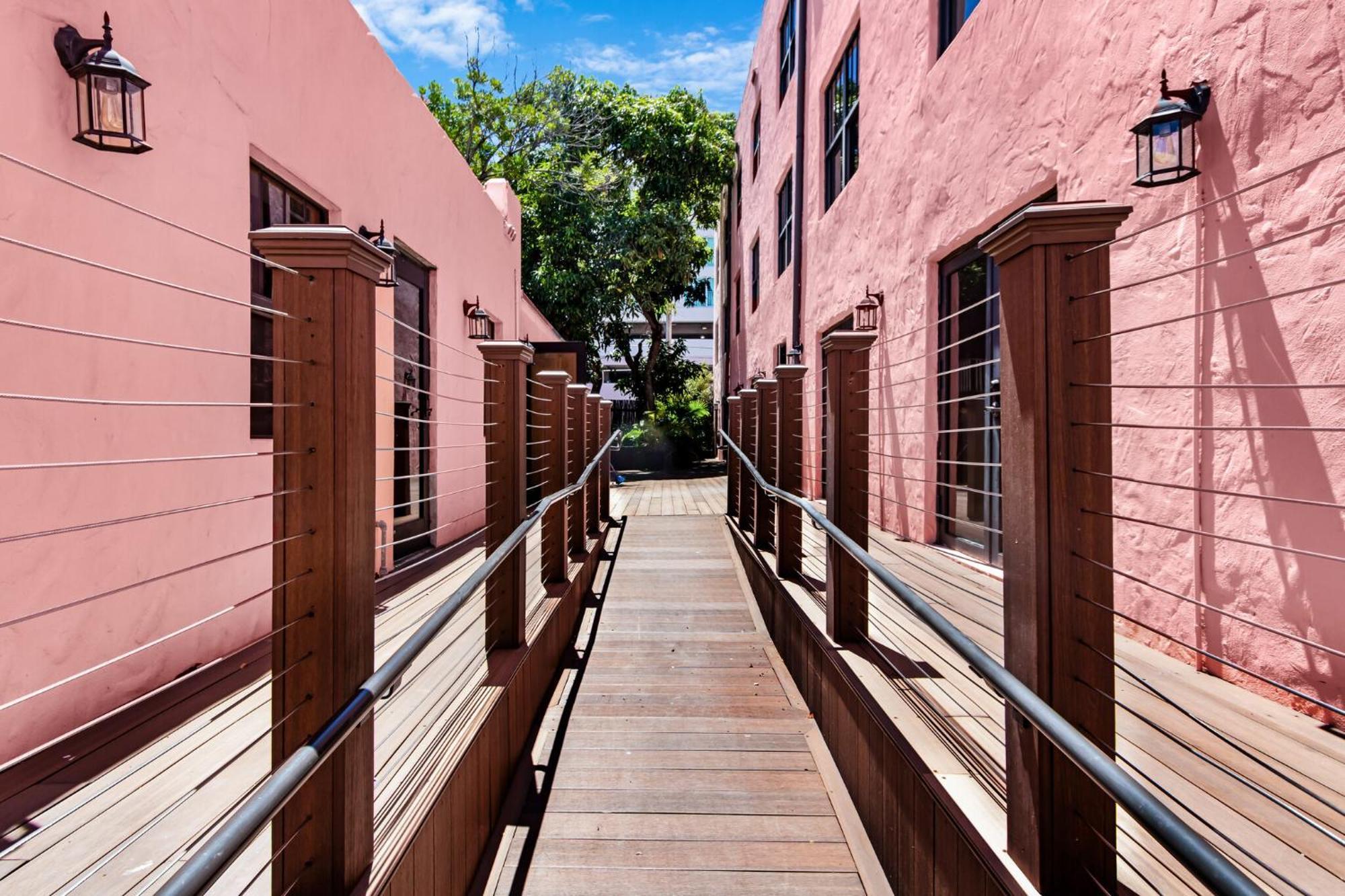 Roami At Tower Hotel - Calle Ocho マイアミ エクステリア 写真